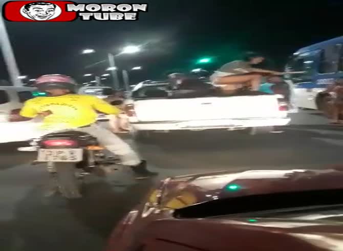Video :His wife surprises him by packing his pickup vehicle full of chicks!